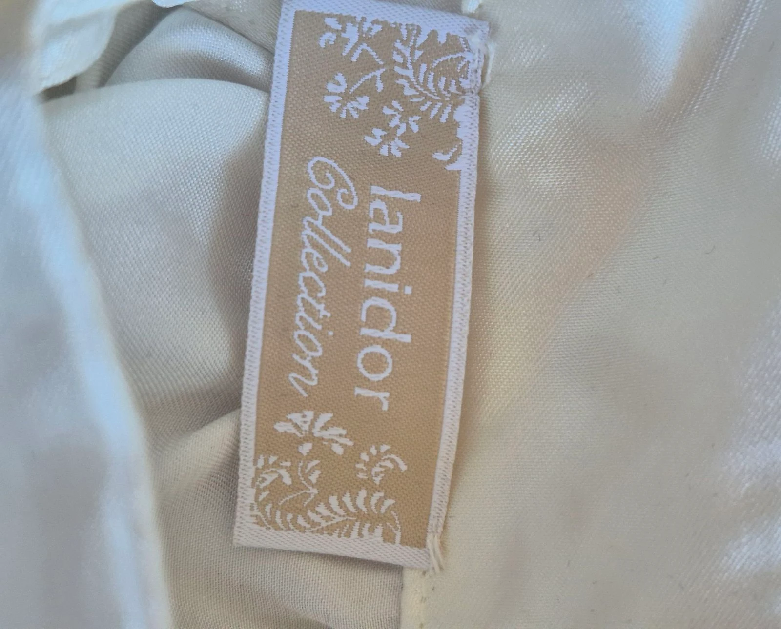 Blusa Acetinada Lanidor, nova/Blusa de cetim Lanidor, nova/Blusa di satin, nuova/Blusa de cetim, nova – photo 3